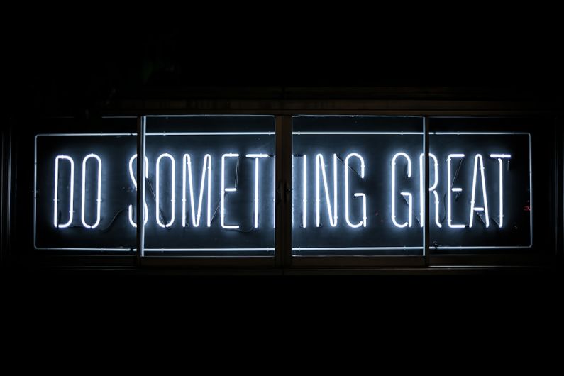 Motivational Gym - Do Something Great neon sign