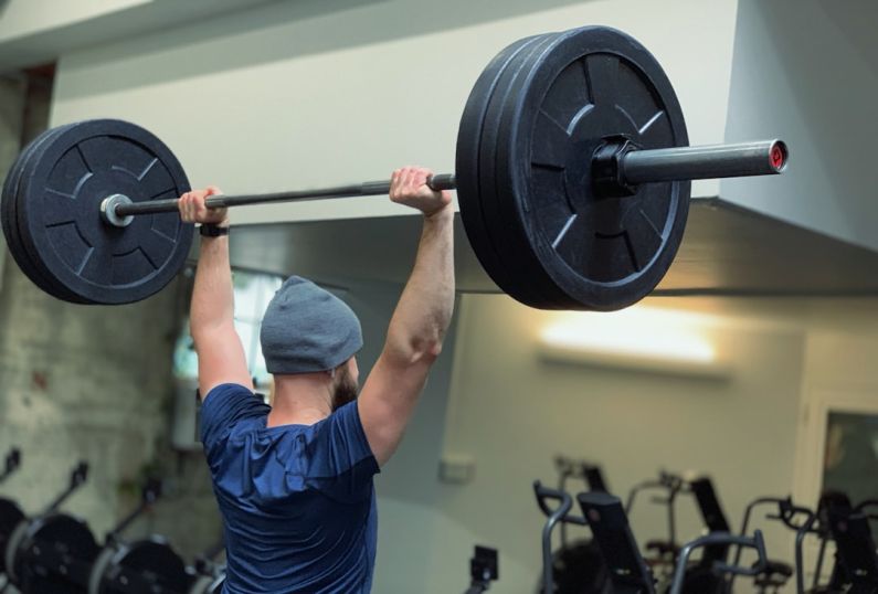 Innovative Cardio - man lifting barbell in gym